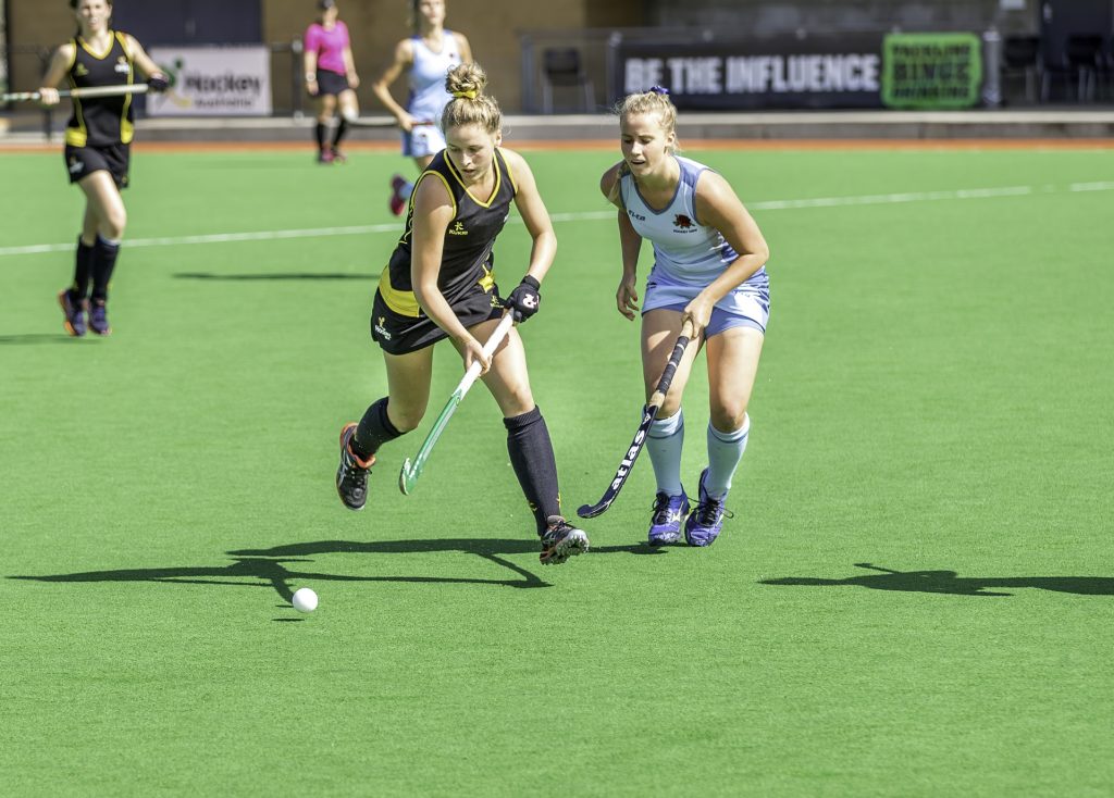 womens-field-hockey-game