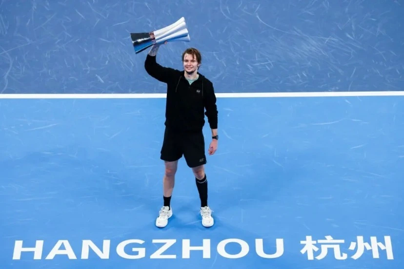 Bublik Claims Hangzhou ATP 250 Title in Double Tiebreak